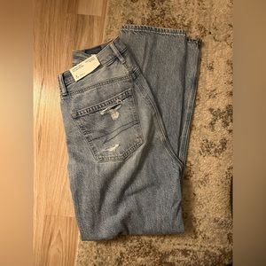 BRAND NEW-Size 4 American Eagle 90’s Cut Boyfriend Jeans-High Rise